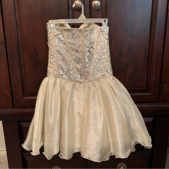 Embellished strapless dress - Picture 4 of 9